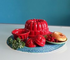 "ICS" CERAMICS, 4 stampi per dolci in ceramica, colore rosso.