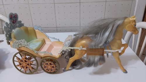 Cavallo barbie con carrozza - con,