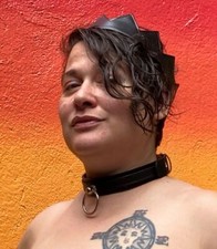 Corona in pelle nera di Eye Hunee