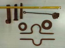 66. Oggetti vari antichi rurali in ferro battuto 8 pz.