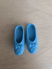 Coppia di scarpe blu Mattel