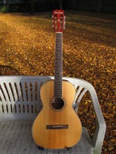 VALIGETTA + Parlor chitarra