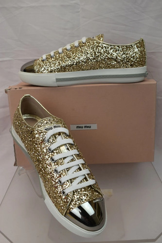 Sneakers nuove con - nuove, scatola