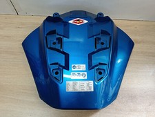 UN CACHE CARENAGE COUVERCLE