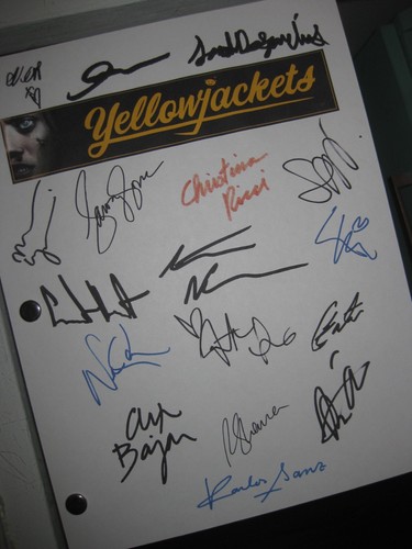 Yellowjackets pilota firmato