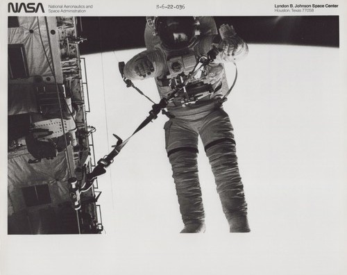 Sts challenger musgrave eva - sts-6,