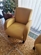 Poltrona in  fior di pelle color giallo