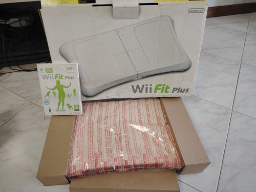 Nintendo wii fit plus per - nintendo,