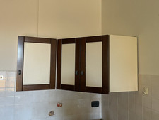 Pensile Da Cucina. Dispensa Alimentare Color Panna O Beige Rifiniture Marroni