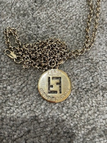 Collana con etichetta