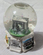 SOUVENIR VALLE D'AOSTA PALLA DI VETRO CON NEVE 6,5x5 cm circa