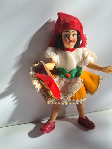 Bambola costume europea