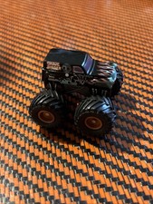 Monster truck scavatore tombe