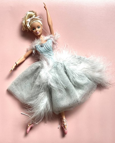 Barbie bambola in - 🤍,