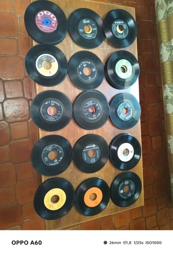 300 dischi vinile - 300, in