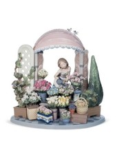 Porcellana Lladrò Scultura Donna Fiorire romantico ref. 01008250