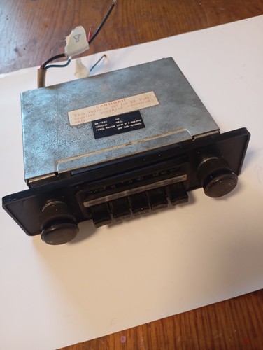 Vecchia autoradio per - vecchia, v,