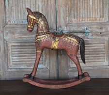 Cavallo a dondolo indiano in