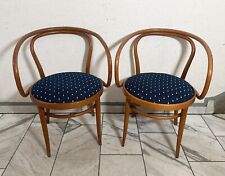 Un set 2 sedie da caffè