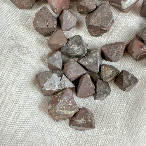 Pezzi cristallo magnetite - 5, di