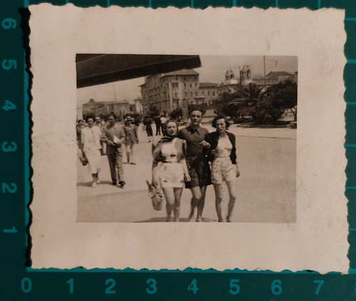 Animated photo shops promenade - photo,