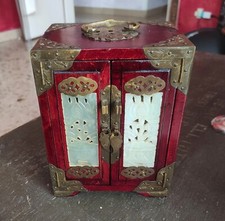 Scatola Portagioie Orientale Cinese In Legno Ottone E Giada anni '60