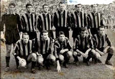 Cartolina calcio formazione squadra Inter 1960 Inter-Bari 2-1 autografi