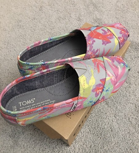 Toms women shoes size 5 - women's, 6.5