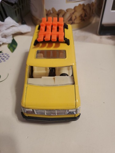 Raro furgone euro giallo