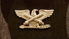Spilla cappello distintivo