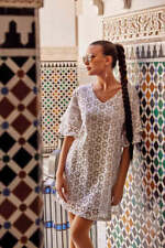 Abito corto Diana in Pizzo Sangallo Bianco-Oro maniche 3/4 Iconique IC24-019