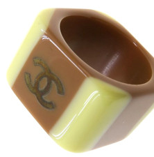 Anello CHANEL logo Coco Mark marrone beige plastica quadrato JP12 US6 EU52 01A firmato