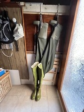 Tuta dunlop  e stivali numero 46 pinta amarela colore verde