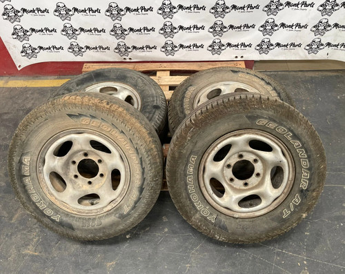 Llantas con neumático nissan - llantas,