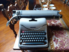 Macchina da scrivere Olivetti