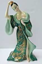 Statua firmata porcellana