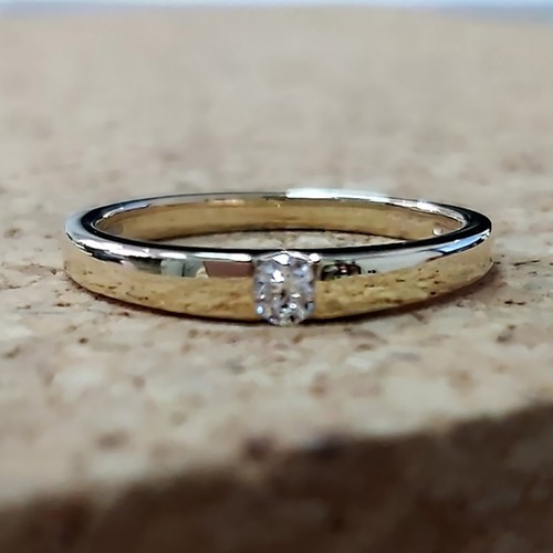Anello solitario con diamanti