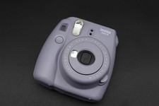 Fujifilm Instax 9 mini fotocamera lilla Urban Outfitters esclusiva limitata