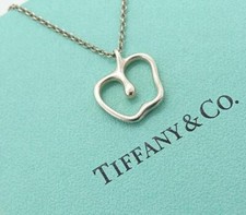 Collana con ciondolo mela