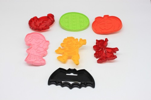 Vintage cookie cutter lot red - vintage,