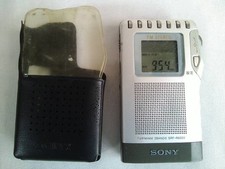 Radio tascabile Sony Fm Stereo/Am Srf-R600V Wight compatibile made in Japan con custodia