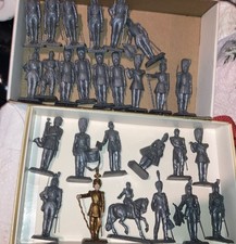 (27) Figurine Mokarex Plastica