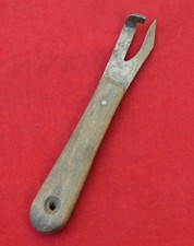 GERMAN WWII WEHRMACHT SOLDIER RATION CAN OPENER