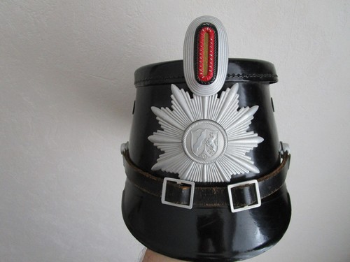 Vecchio elmetto polizia - vecchio, /