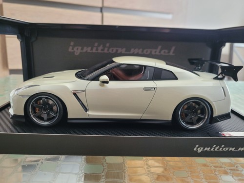 Ignition model nissan - 1/18,