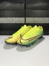 Nuove scarpe da calcio Nike
