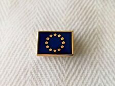 Pin's - Distintivo - Spilla Bandierina Europa in metallo dorato e smaltato