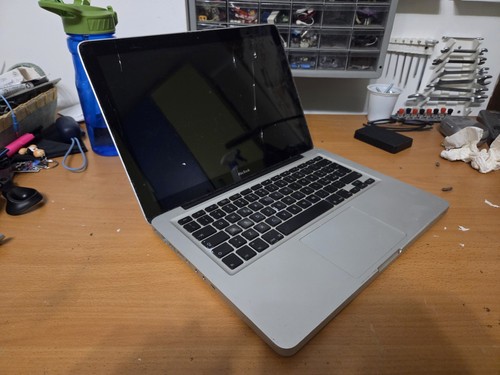 2008 apple macbook aluminium - macbook,