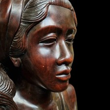 Una favolosa scultura donna