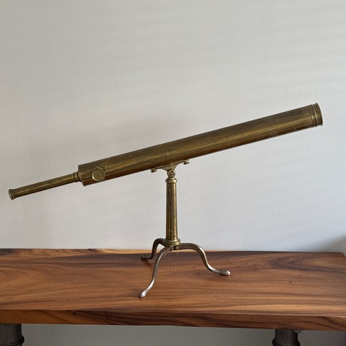 Antico telescopio ottone su - telescopio, in